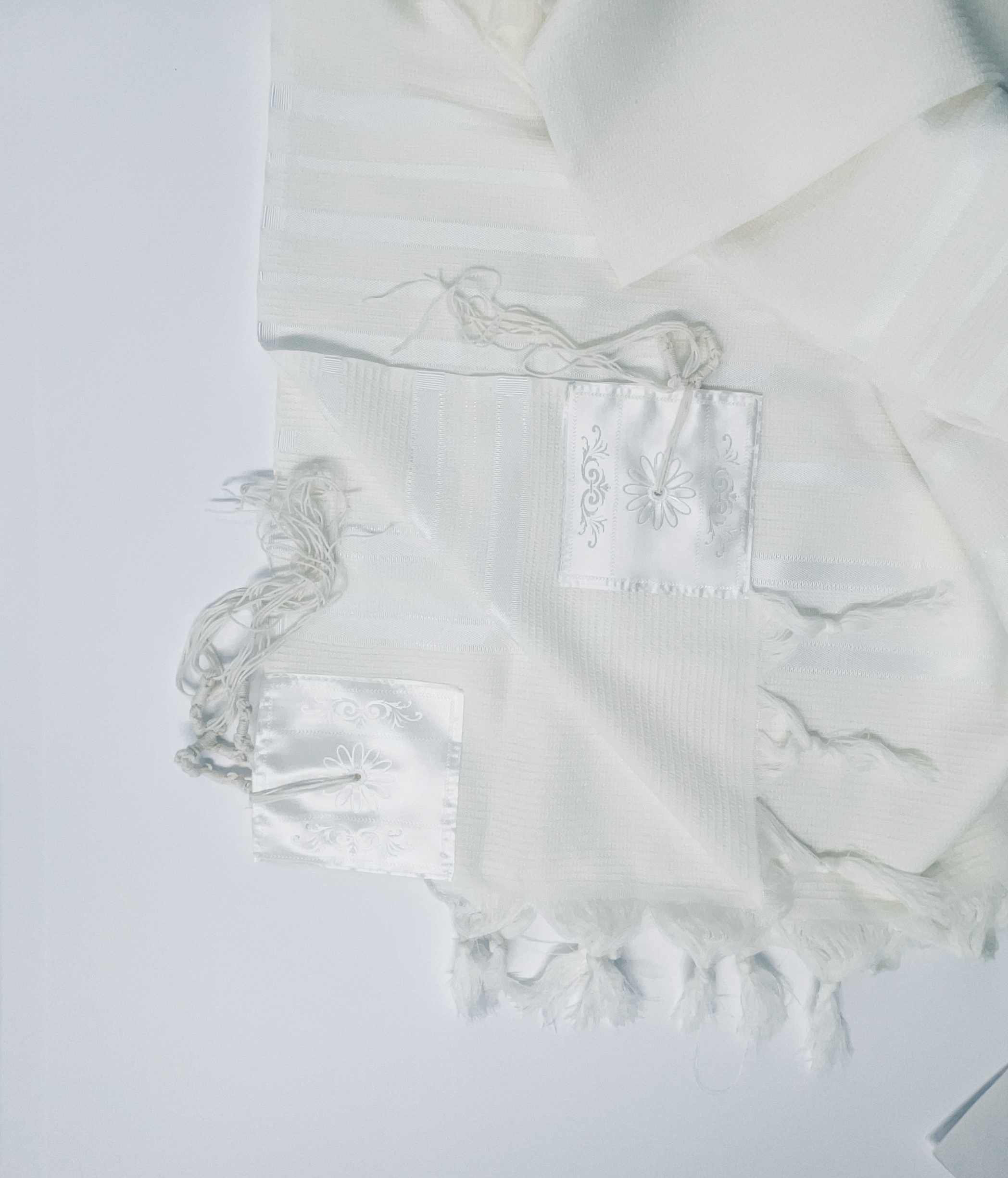 טלית צמר פסים לבנים חלקה