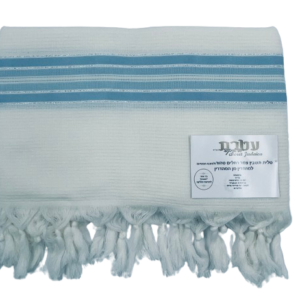 טלית תשבץ פסים תכלת 100% צמר רחלים במבט מקרוב על האריגה